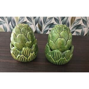 Vintage Artichoke salt and pepper shakers